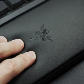 Razer雷蛇 雨林狼蛛幻彩版 Ornata Chroma 机械式薄膜游戏键盘